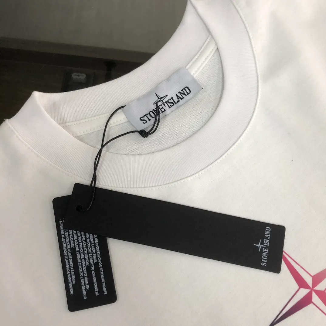 P180 Stone Island 2025 latest T-shirt, couple style ~ original order, fashionable and casual short T-shirt, specially made of customized cotton fabric ~ 100% cotton T-shirt ~ pre-washed to prevent deformation and shrinkage problem, more comfortable and breathable on the body ~ all available from stock ~ unique design style, trendy must-have item, complete with three standards 👍 Color: black/white/dark gray Size: S M L XL (larger version Please state your height and weight when placing an order)